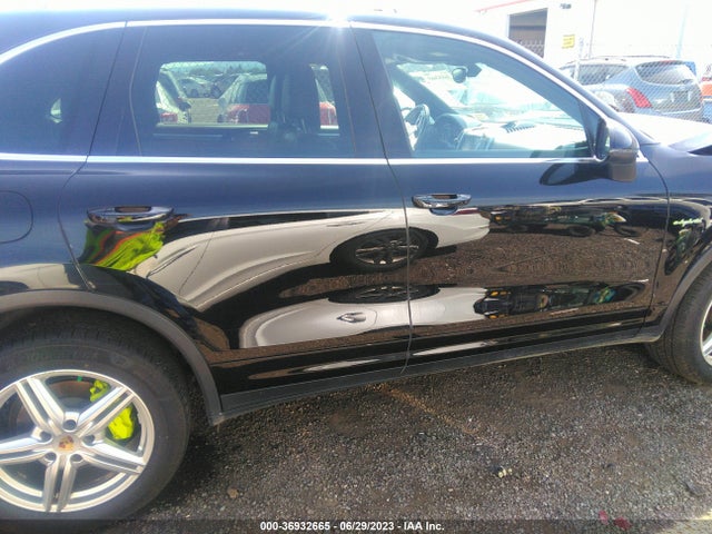 2016 Porsche Cayenne, VIN: WP1AE2A25GLA58386