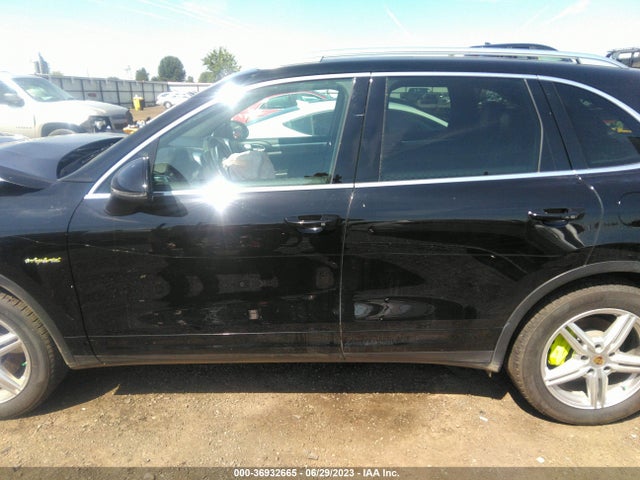 2016 Porsche Cayenne, VIN: WP1AE2A25GLA58386