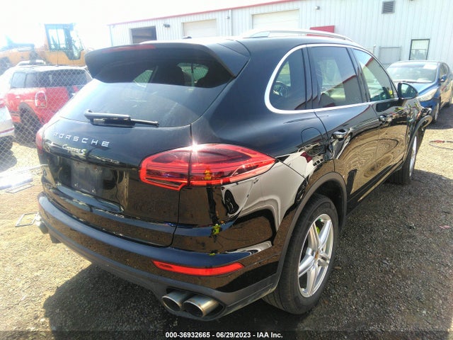 2016 Porsche Cayenne, VIN: WP1AE2A25GLA58386