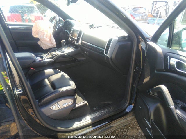 2016 Porsche Cayenne, VIN: WP1AE2A25GLA58386