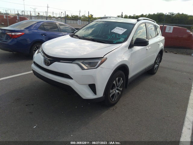 2018 TOYOTA RAV4 LE VIN: JTMZFREV2JJ747092