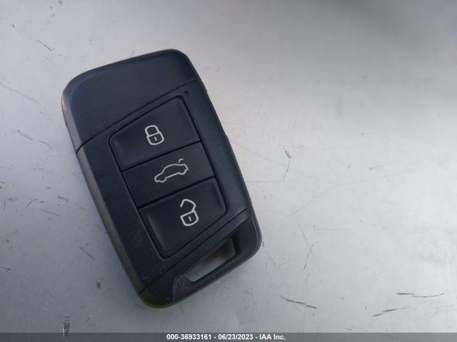 3VWE57BU1KM050984 Volkswagen JETTA SEL