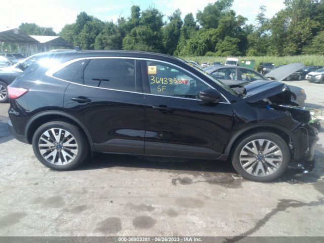 1FMCU9J94LUA69687 Ford Escape Titanium
