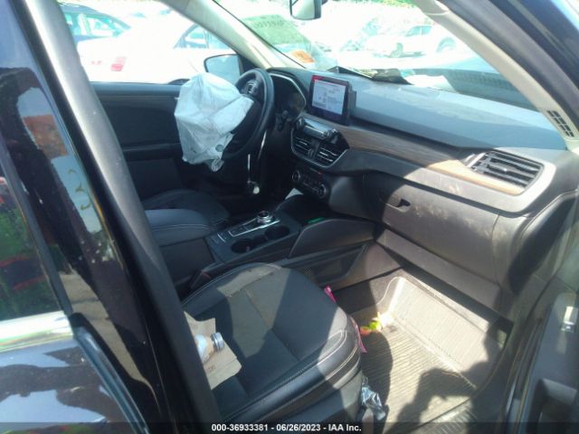 1FMCU9J94LUA69687 Ford Escape Titanium