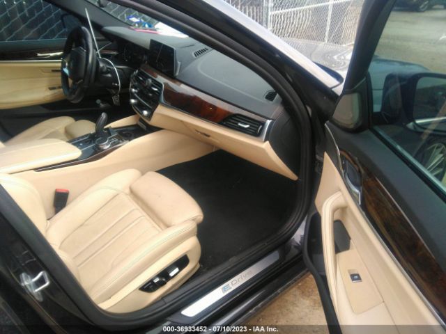 WBAJA9C53JB033932 BMW 5 Series 530e Iperformance