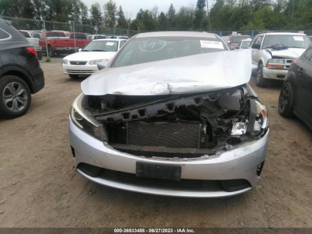 3KPFK4A71JE203818 KIA FORTE LX