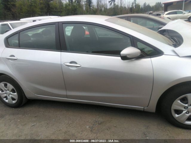 3KPFK4A71JE203818 KIA FORTE LX