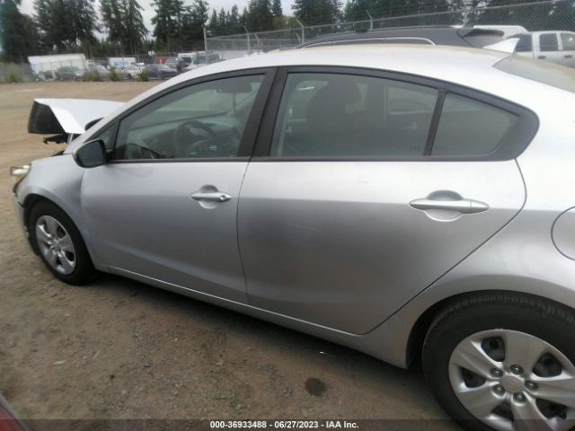 3KPFK4A71JE203818 KIA FORTE LX