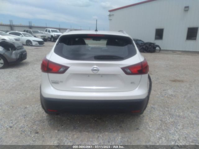 JN1BJ1CP9JW101365 Nissan Rogue Sport Sl