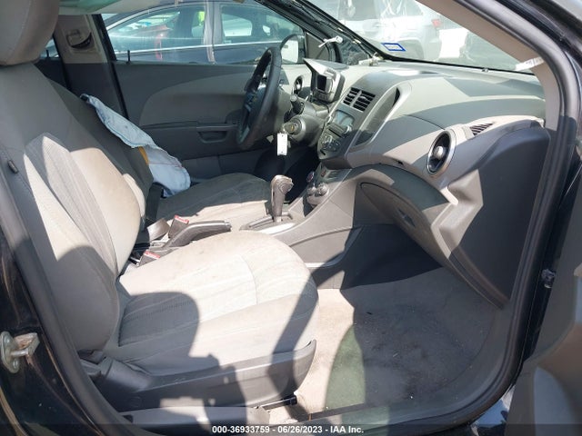 Chevrolet SONIC LT 2015 1G1JC5SH4F4166088 Image 5