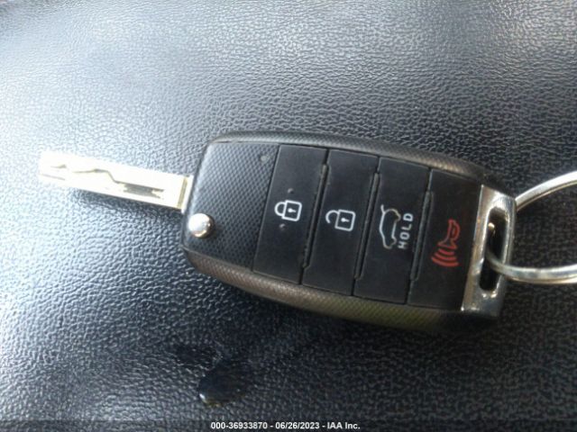 5XYPGDA30GG130536 KIA SORENTO LX