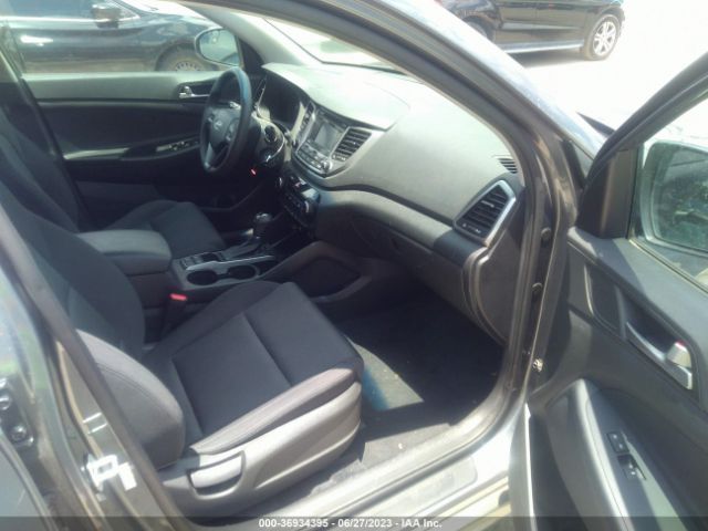 KM8J3CA47HU498745 Hyundai TUCSON SE