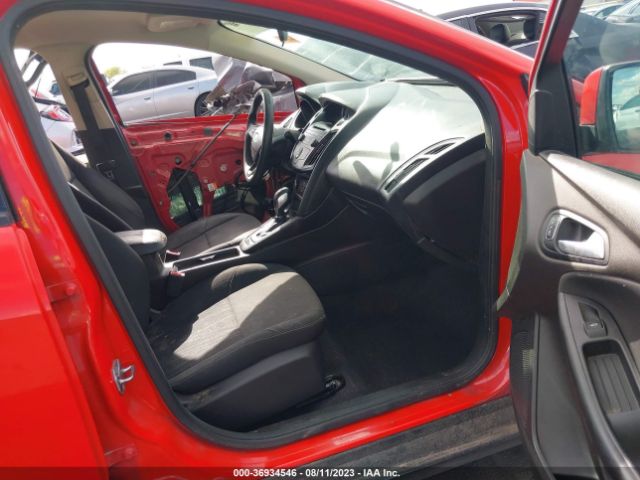 1FADP3K26GL272662 Ford FOCUS SE