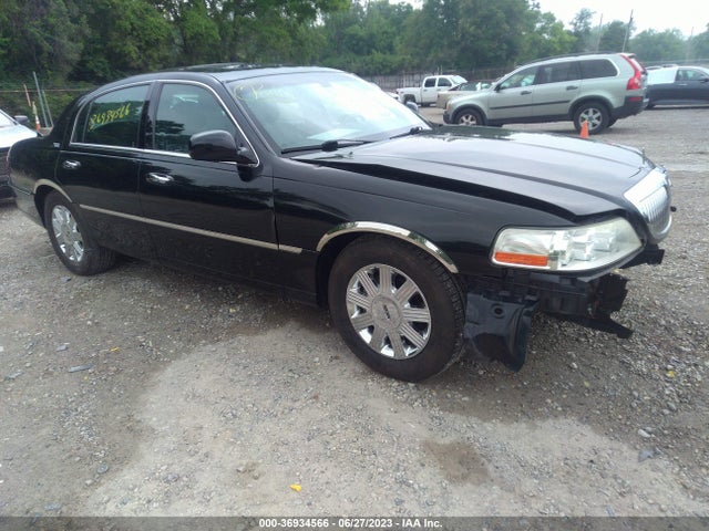 2005 LINCOLN TOWN CAR SIGNATURE LIMITED VIN: 1LNHM82W55Y671790