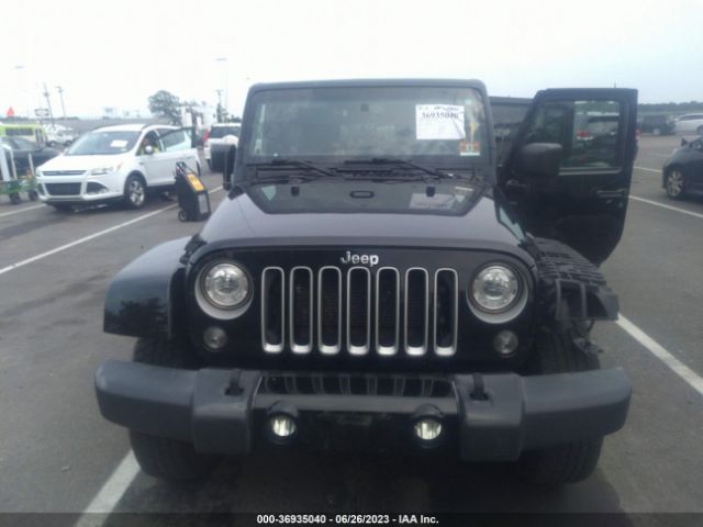 1C4BJWEG4HL747481 Jeep Wrangler Unlimited Sahara
