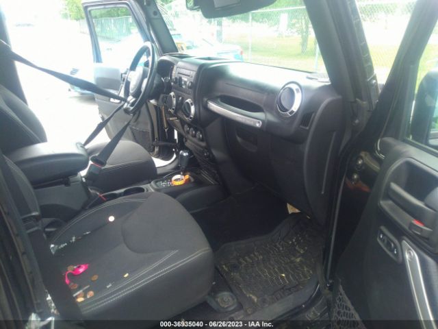 1C4BJWEG4HL747481 Jeep Wrangler Unlimited Sahara