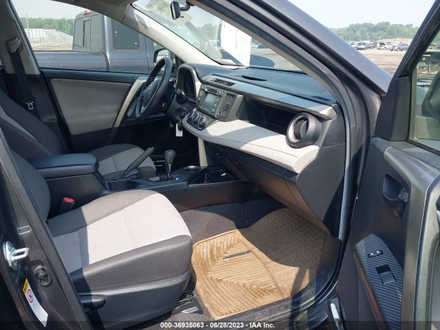 Toyota RAV4 LE 2015 JTMBFREV9FJ035848 Image 5
