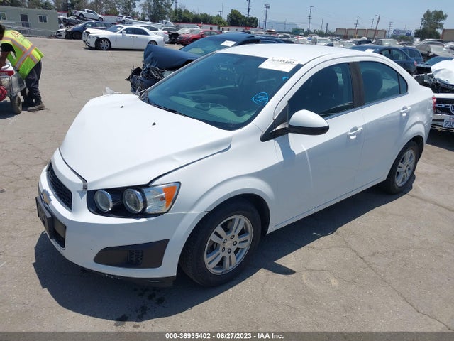Chevrolet SONIC LT 2014 1G1JC5SHXE4198459 Image 2