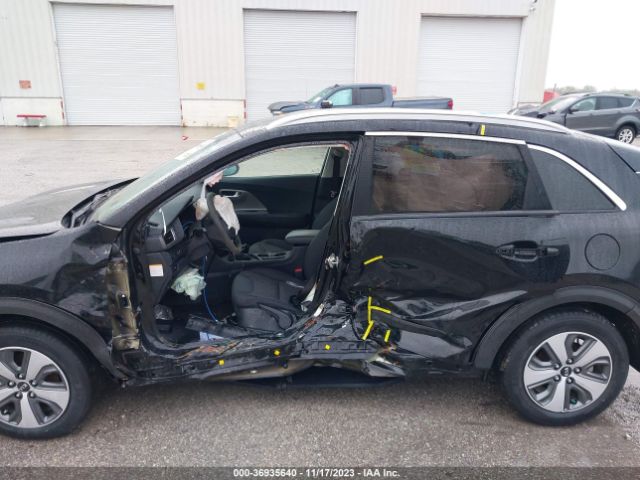 KNDCB3LC6K5219467 KIA NIRO LX