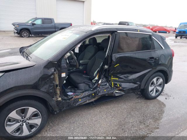 KNDCB3LC6K5219467 KIA NIRO LX