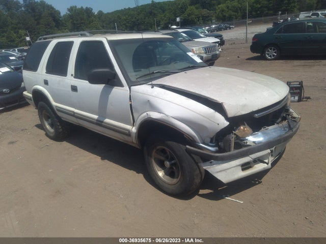 1998 CHEVROLET BLAZER LS VIN: 1GNCS13W4WK105531