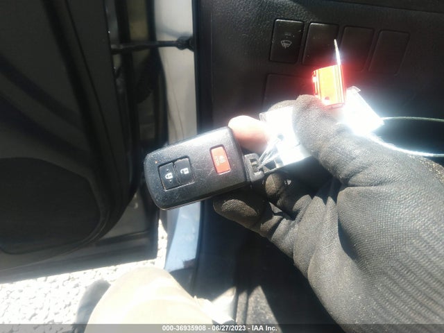 Toyota Highlander Hybrid Le 2017 5TDBGRFH1HS024113 Image 11