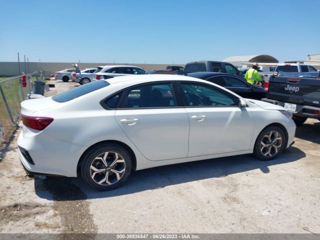 3KPF24AD9ME349362 KIA Forte Lxs