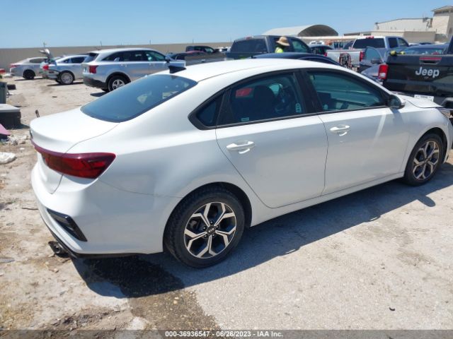 3KPF24AD9ME349362 KIA Forte Lxs