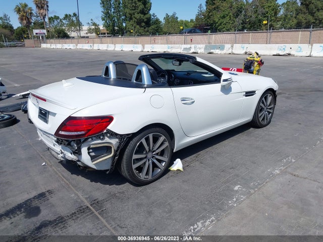 2017 Mercedes-Benz SLK-Class, VIN: WDDPK3JA5HF138438
