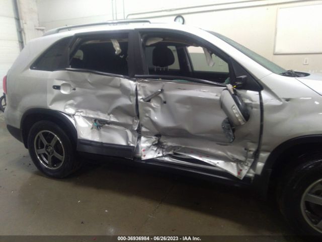 5XYKTDA7XEG427271 KIA SORENTO LX