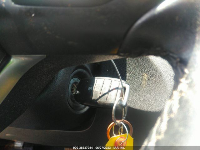 5XYPG4A3XHG270692 KIA SORENTO LX