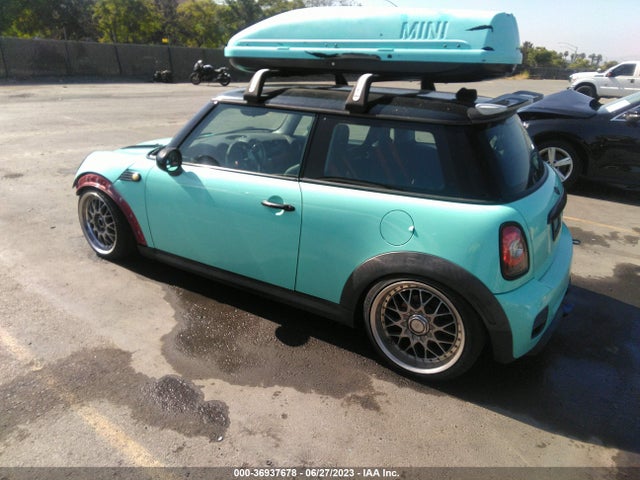 2007 MINI COOPER HARDTOP WMWMF335X7TT57460 Photo 2
