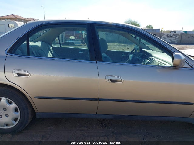 2000 HONDA ACCORD SDN LX VIN: 1HGCG5642YA139330