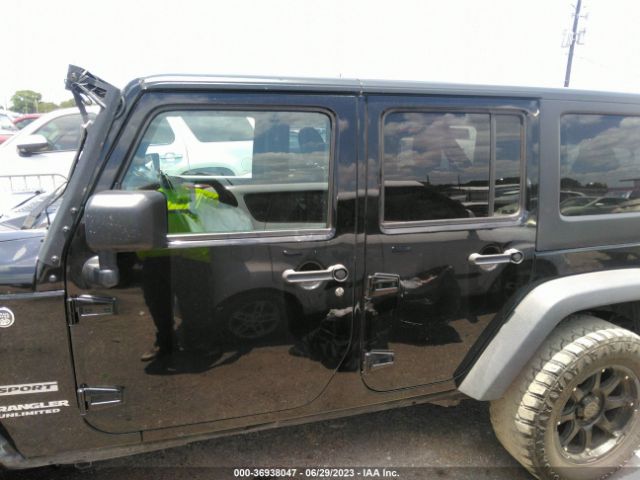 1C4BJWDG5HL733221 Jeep Wrangler Unlimited Sport