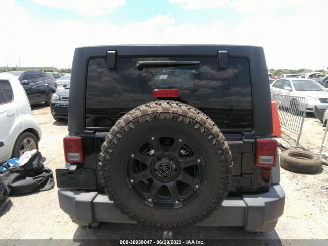 1C4BJWDG5HL733221 Jeep Wrangler Unlimited Sport