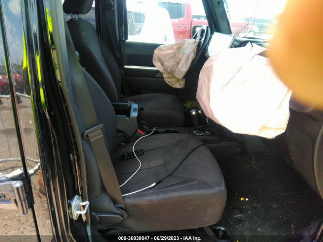 1C4BJWDG5HL733221 Jeep Wrangler Unlimited Sport