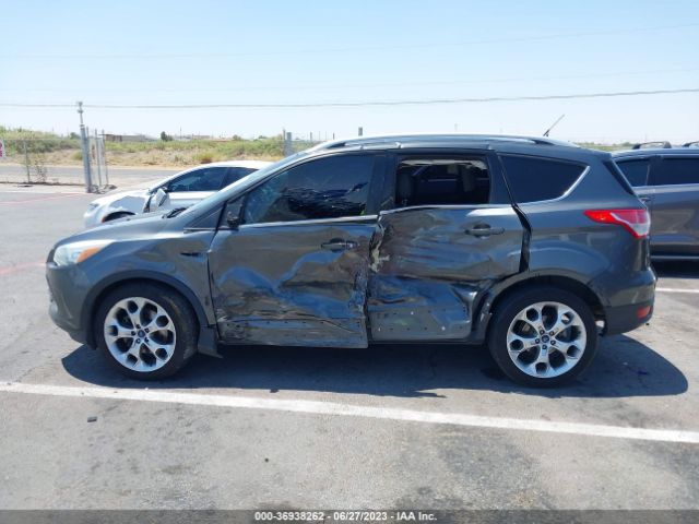 1FMCU0J93FUC61702 Ford Escape Titanium