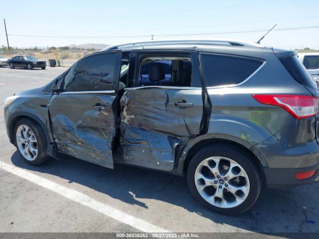1FMCU0J93FUC61702 Ford Escape Titanium