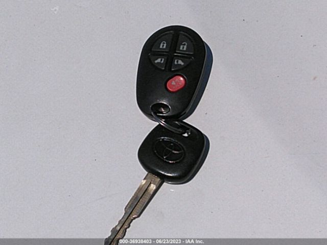 5TDKK3DC4ES502197 Toyota SIENNA LE