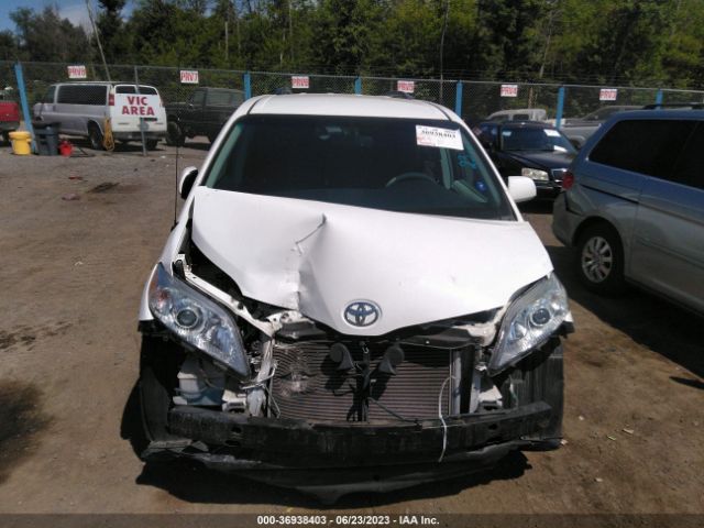 5TDKK3DC4ES502197 Toyota SIENNA LE