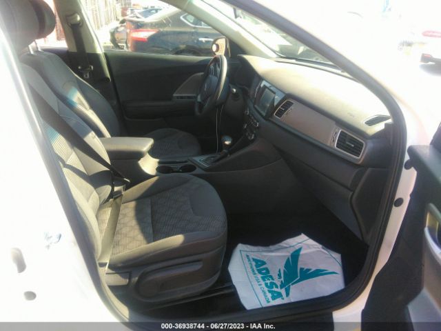 KNDCB3LC7K5298132 KIA NIRO LX