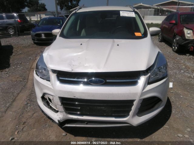 1FMCU0J92GUA39136 Ford Escape Titanium