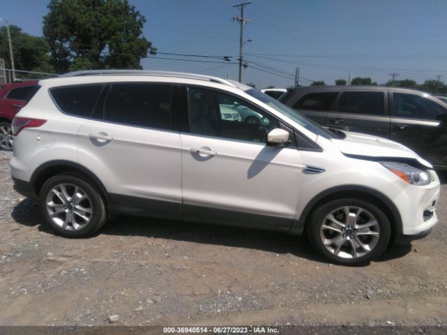1FMCU0J92GUA39136 Ford Escape Titanium