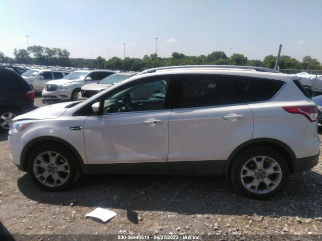 1FMCU0J92GUA39136 Ford Escape Titanium