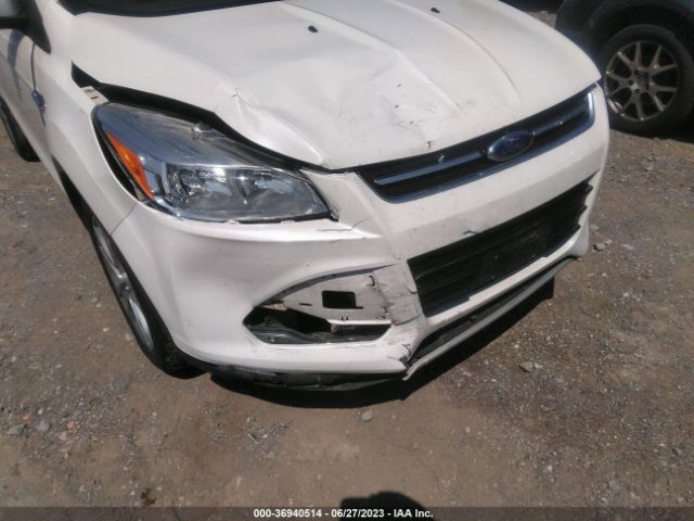 1FMCU0J92GUA39136 Ford Escape Titanium