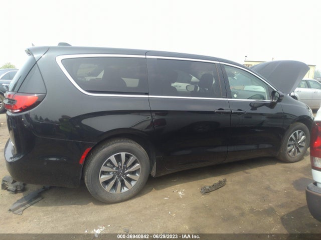 2022 Chrysler Pacifica Hybrid, VIN: 2C4RC1L7XNR120169