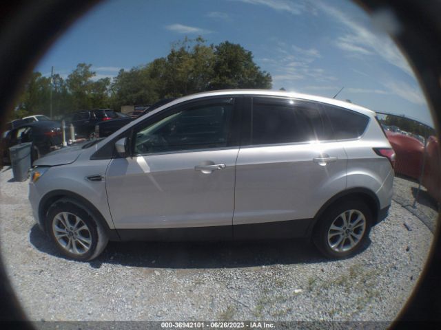 1FMCU9GD1HUE39450 Ford ESCAPE SE