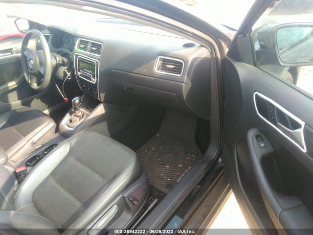 3VWD17AJ2EM221650 Volkswagen Jetta Sedan Se