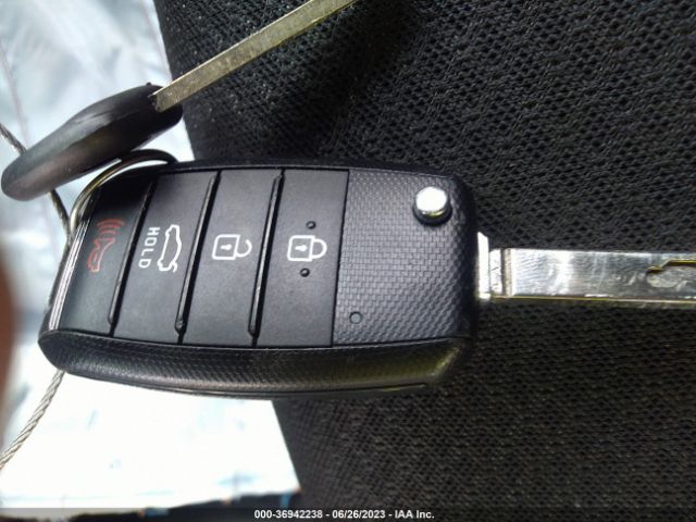 KNAGT4L3XJ5219634 KIA Optima Lx