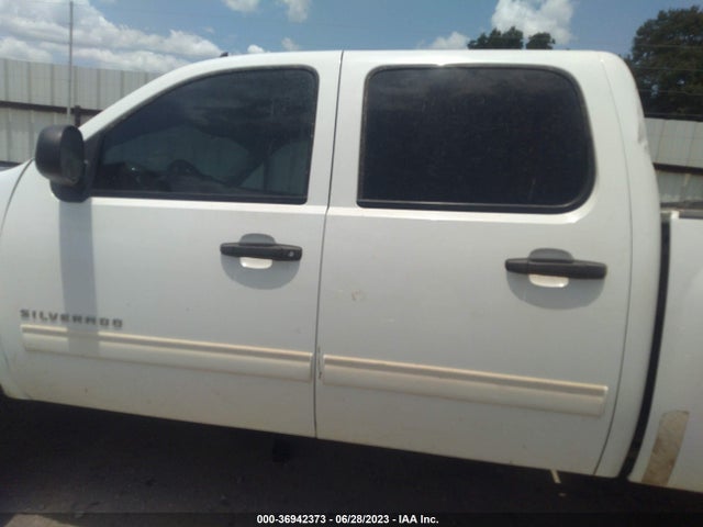 2011 CHEVROLET SILVERADO 1500 LT VIN: 3GCPKSE32BG300449